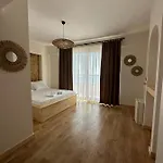 מלון The Roof Ada