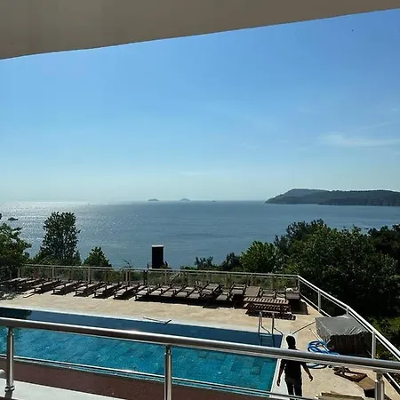 The Roof Ada Hotel
