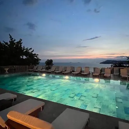 Otel The Roof Ada *