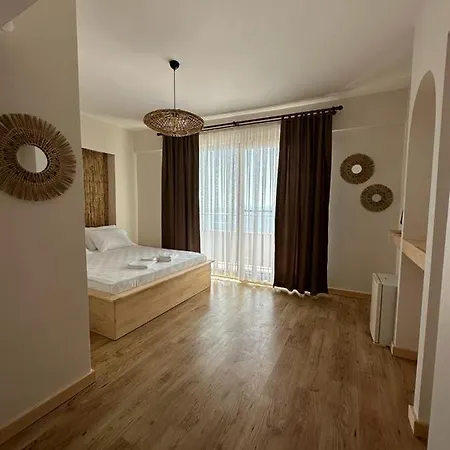Otel The Roof Ada