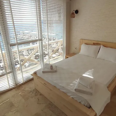 Otel The Roof Ada