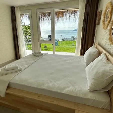 Otel The Roof Ada *