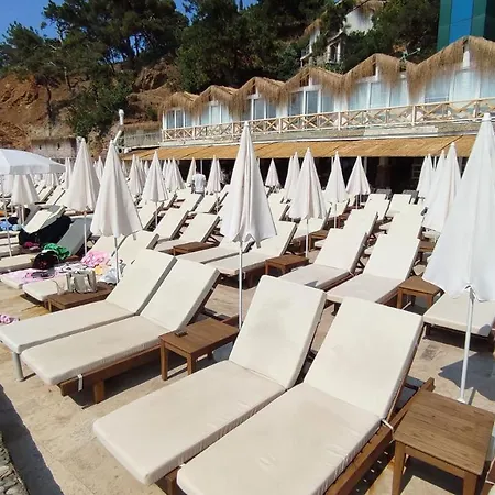 מלון The Roof Ada