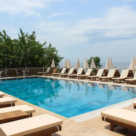 מלון The Roof Ada