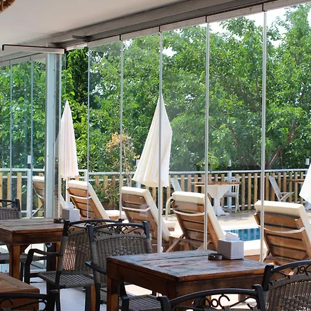 Hotel The Roof Ada Adalar