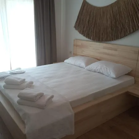 The Roof Ada מלון *