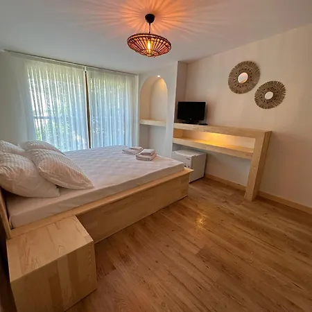 The Roof Ada Hotel *