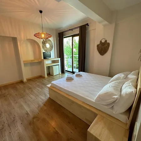 מלון The Roof Ada *