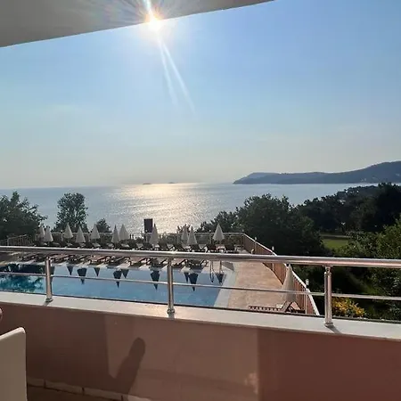 The Roof Ada מלון אדאלר