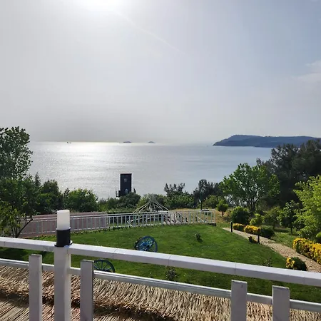 מלון The Roof Ada