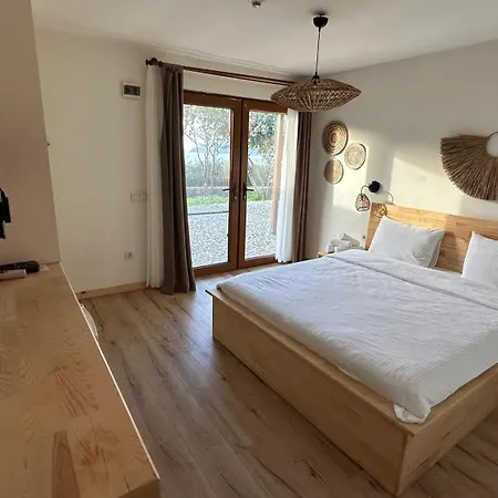 The Roof Ada Hotel *