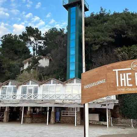 The Roof Ada מלון *