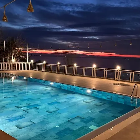 Hotel The Roof Ada Adalar