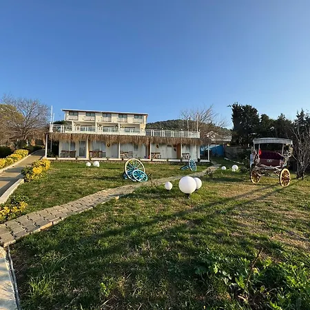 מלון The Roof Ada אדאלר