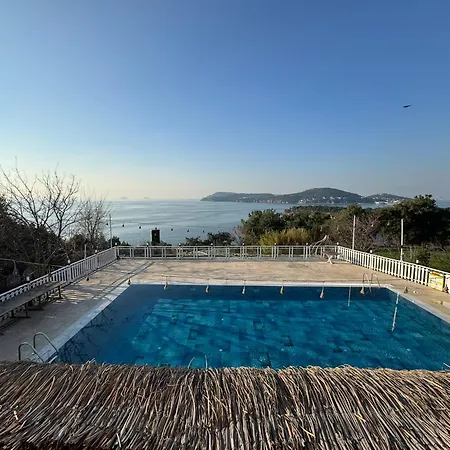 Hotel The Roof Ada *